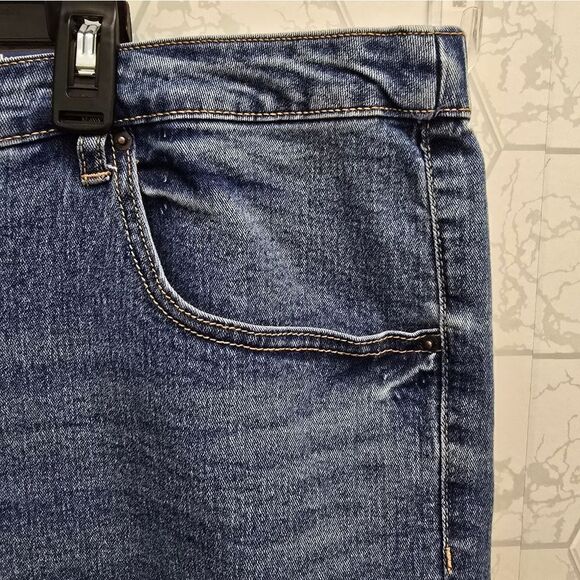 Terra & Sky Women's Plus Size Bermuda Denim Shorts, 7” Inseam, Size 4X (23W-30W) - Picture 7 of 10